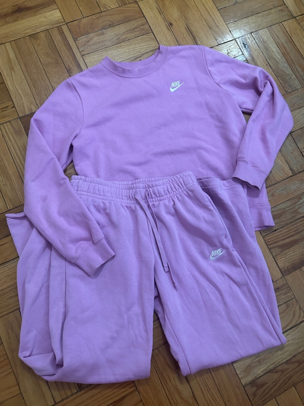 Nike Lavender Crewneck Sweatshirt and Joggers Set